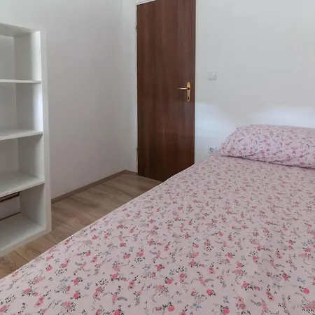 Moderne In Privlaka Mit Terrasse, Grill Und Garten *