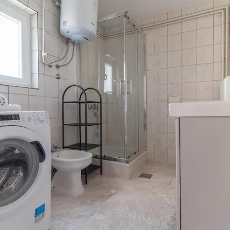 Moderne In Privlaka Mit Terrasse, Grill Und Garten Appartamento