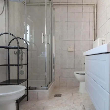 Moderne In Privlaka Mit Terrasse, Grill Und Garten דירה פריבלאקה