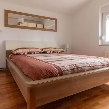 Appartamento Moderne In Privlaka Mit Terrasse, Grill Und Garten *