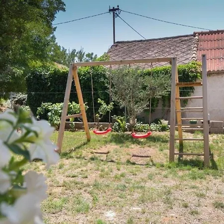Moderne In Privlaka Mit Terrasse, Grill Und Garten * פריבלאקה