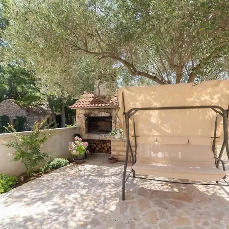 Moderne In Privlaka Mit Terrasse, Grill Und Garten פריבלאקה